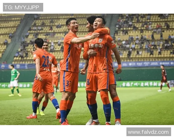 上海足球队以81分稳居大师赛积分榜首位争夺冠军形势明朗 上海足球队以81分稳居大师赛积分榜首位争夺冠军形势明朗